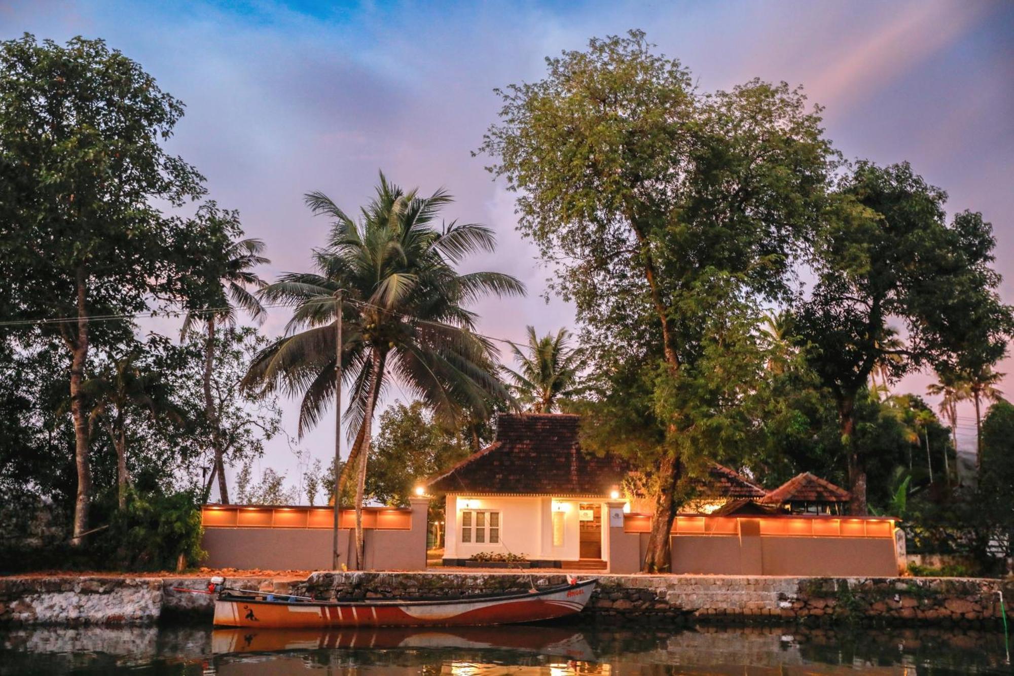 Paadam By The Backwaters Villa Kumarakom